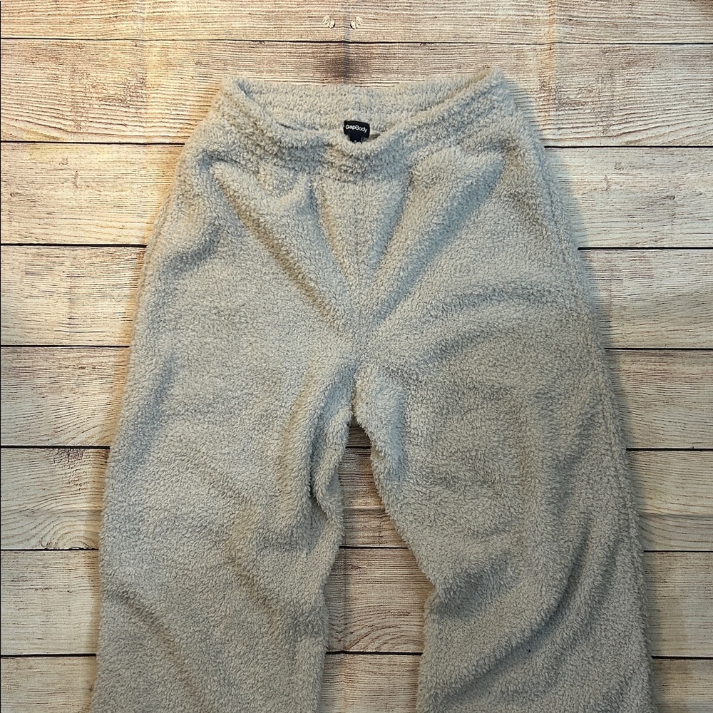 Cozy Hooded GapBody Sherpa Pullover Sweater and sweatpants - Cream - Picture 3 of 4